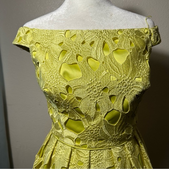 Adrianna Papell Dress Womens size 8 yellow green color flare bottom fit - Picture 11 of 17